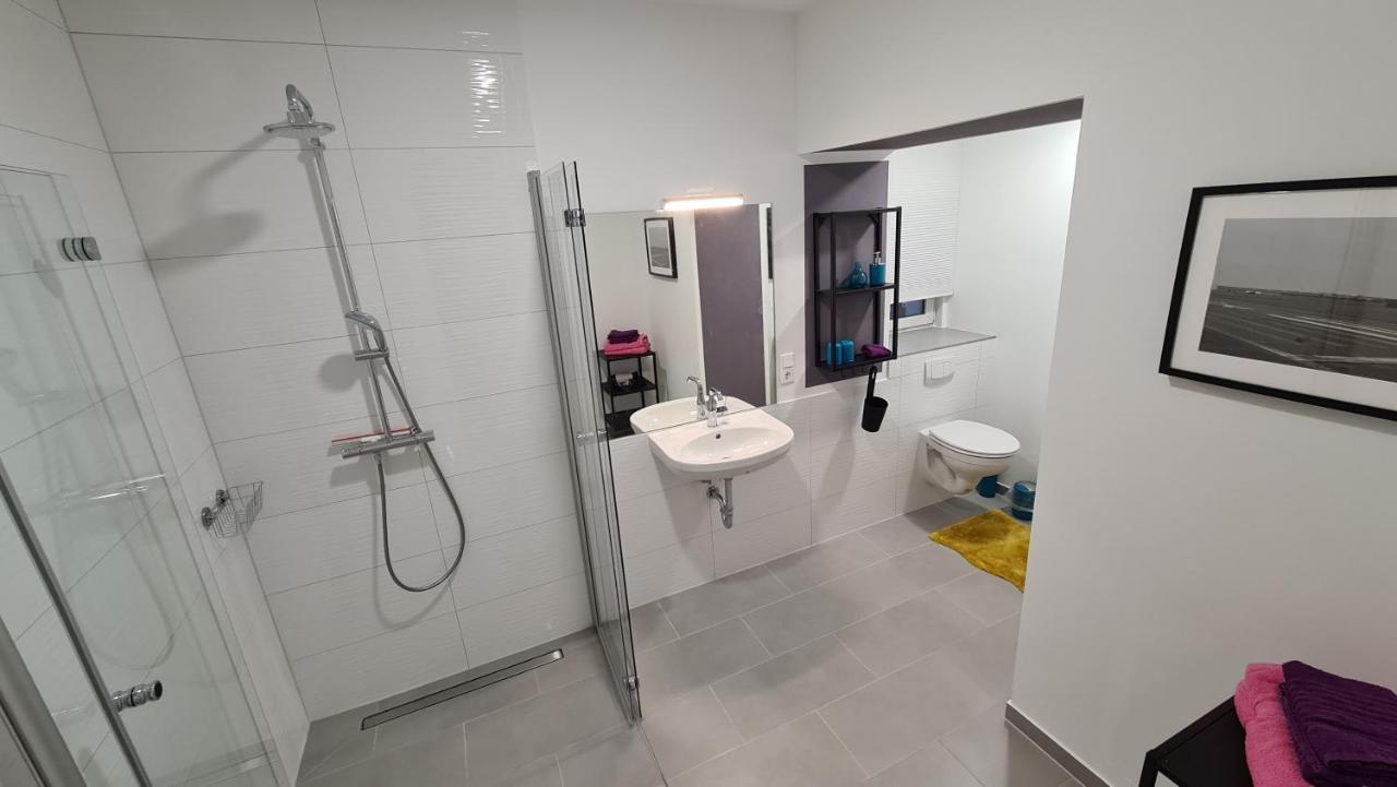 Appartement Lavendel, Ferienwohnung Mit Eigenem Eingang Wie Ein Kleines Haus Bad Salzuflen Eksteriør bilde