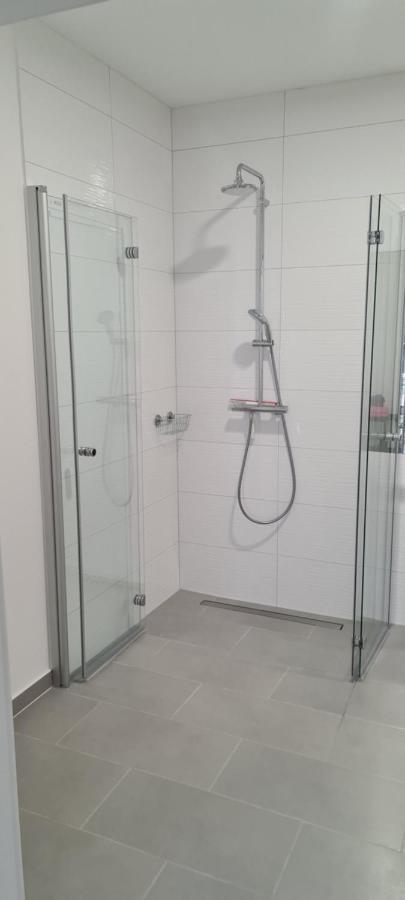 Appartement Lavendel, Ferienwohnung Mit Eigenem Eingang Wie Ein Kleines Haus Bad Salzuflen Eksteriør bilde