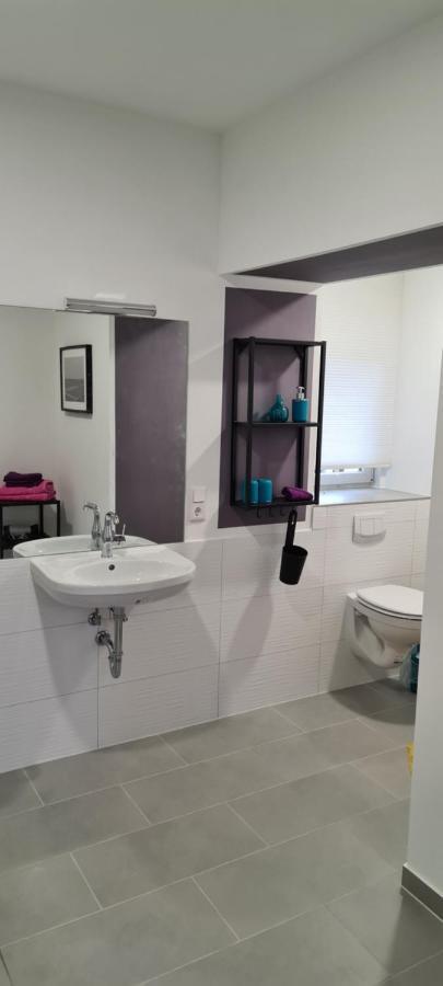 Appartement Lavendel, Ferienwohnung Mit Eigenem Eingang Wie Ein Kleines Haus Bad Salzuflen Eksteriør bilde