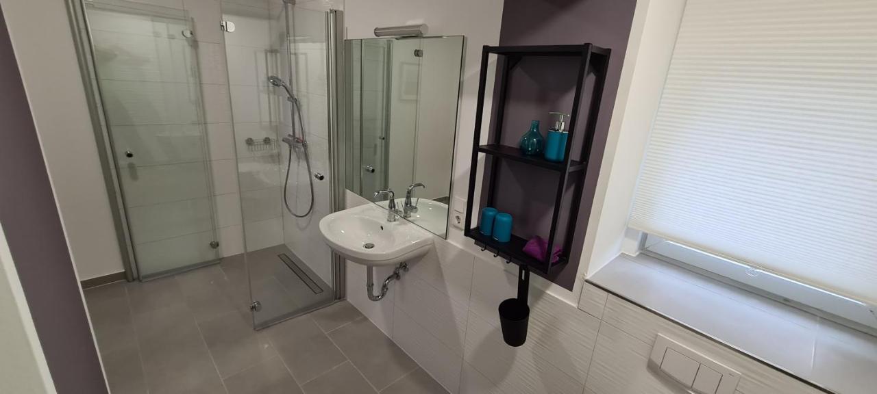 Appartement Lavendel, Ferienwohnung Mit Eigenem Eingang Wie Ein Kleines Haus Bad Salzuflen Eksteriør bilde