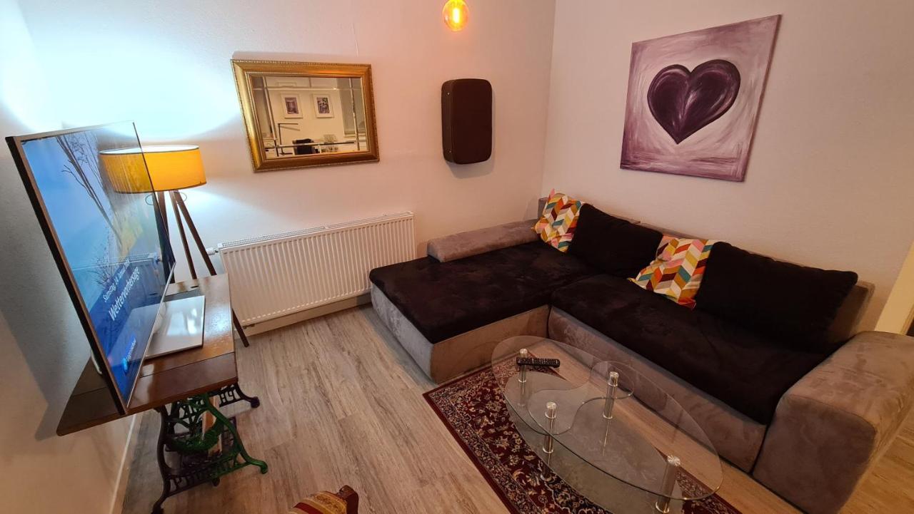 Appartement Lavendel, Ferienwohnung Mit Eigenem Eingang Wie Ein Kleines Haus Bad Salzuflen Eksteriør bilde