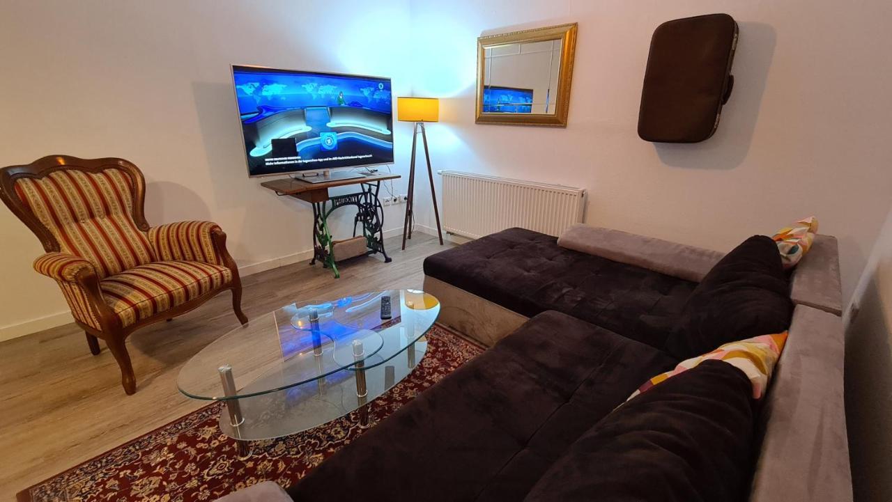 Appartement Lavendel, Ferienwohnung Mit Eigenem Eingang Wie Ein Kleines Haus Bad Salzuflen Eksteriør bilde