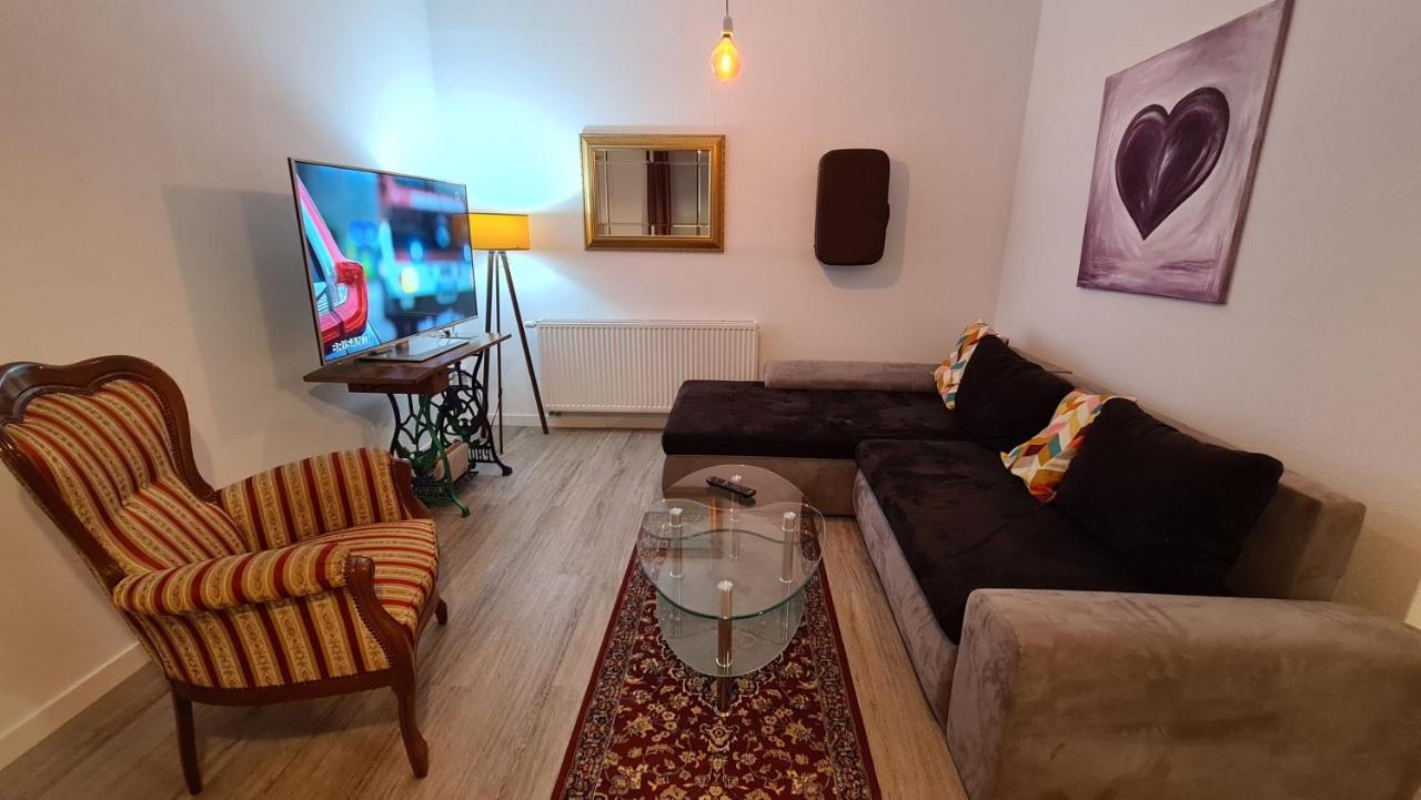Appartement Lavendel, Ferienwohnung Mit Eigenem Eingang Wie Ein Kleines Haus Bad Salzuflen Eksteriør bilde