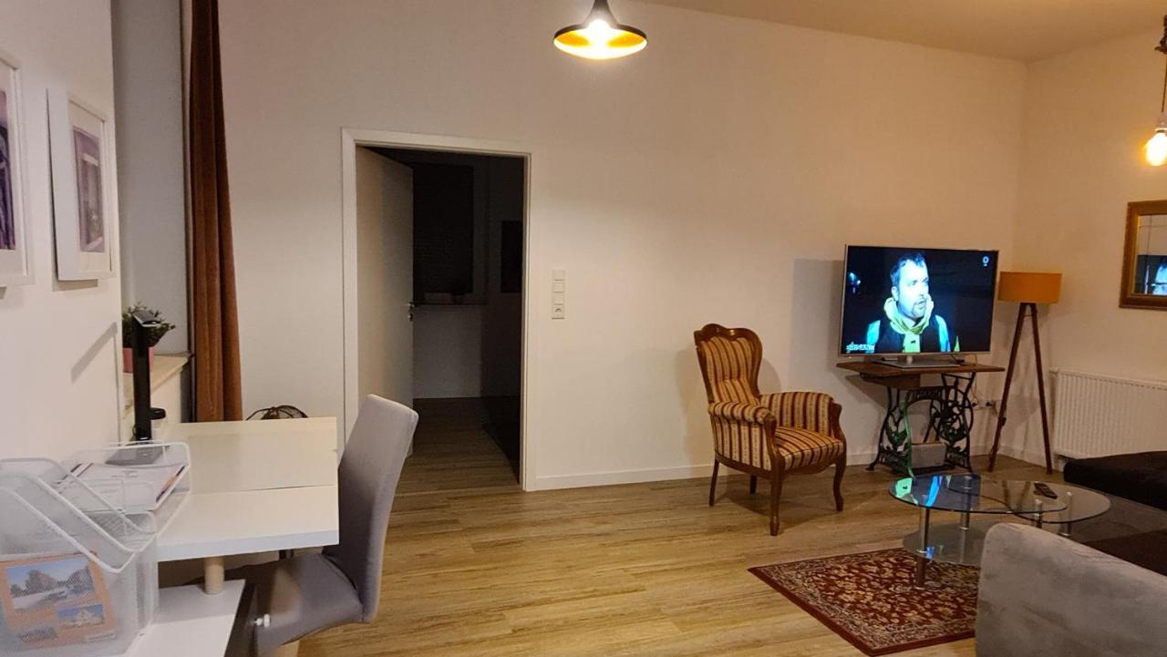 Appartement Lavendel, Ferienwohnung Mit Eigenem Eingang Wie Ein Kleines Haus Bad Salzuflen Eksteriør bilde